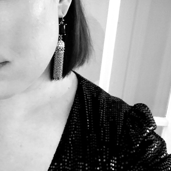 Come visit my closet! ❤️ Krista - Picture 5 of 7